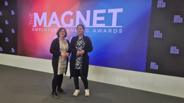 Granlundin Communications Specialist Riikka Hauhia ja HR-asiantuntija Anna Palmgren